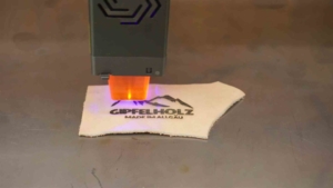 Ortur Laser Master 3 Echtleder mit laser beschriften