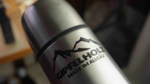 Edelstahl mit Logo lasern