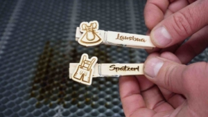 Holz Wäscheklammern mit Laser gravieren lassen