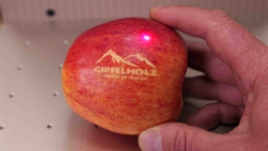 apfel gravur uv laser obst personalisierung