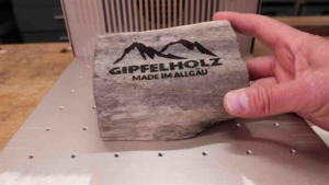 uv laser holz gravur auf rundung