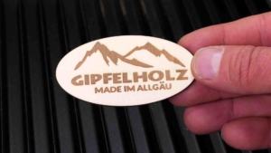 holz logo gravur und schnitt xtool f2 ultra uv