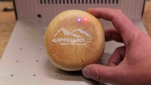 lebensmittel gravur brötchen uv laser xTool F2 Ultra UV