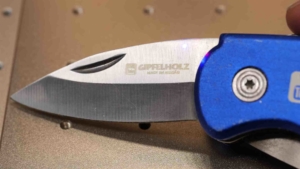 xTool F2 Test - Erfahrungen Messerklinge gravieren mit laser xtool F2