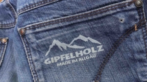 uv laser gravur auf jeansstoff xtool