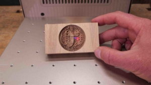 relief tiefengravur holz uv laser xtool f2 ultra uv